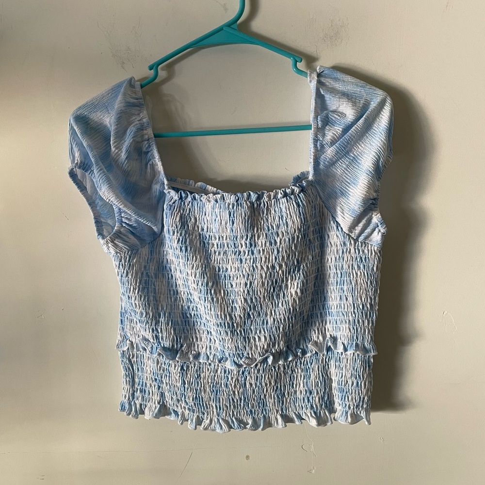 LUSH short sleeve, open shoulder, starching and cropped top. Size L